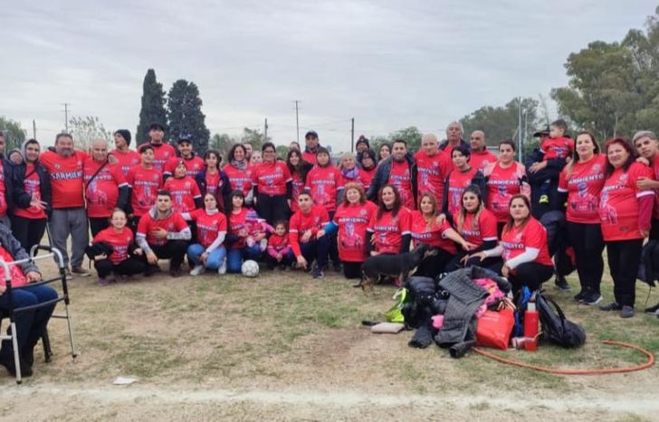 Sus amigos y familiares se juntaron en el club con las camisetas que llevan la imagen de El Zurdo.