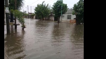 Las calles se inundaron producto del temporal.