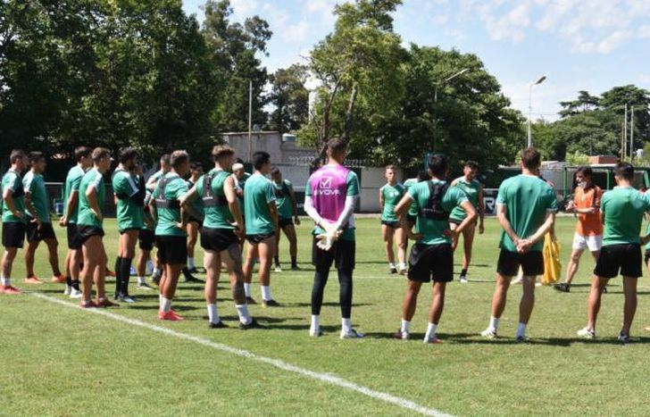 El plantel perdió dos titulares en el mercado de pases.