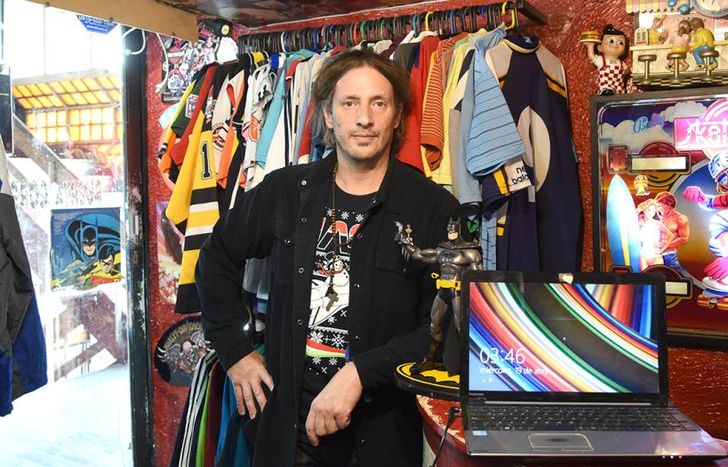 El local está completamente ambientado en las décadas del 80 y 90.