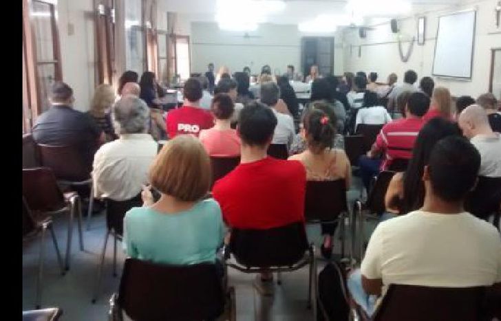 grupos de ayuda para familiares y amigos de personas alcohólicas.