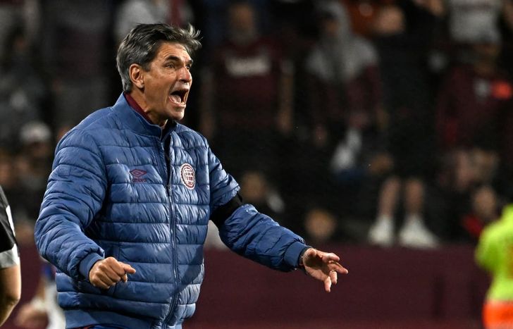 Mauricio Pellegrino enfurecido tras la eliminación de Lanús de la Copa Argentina.