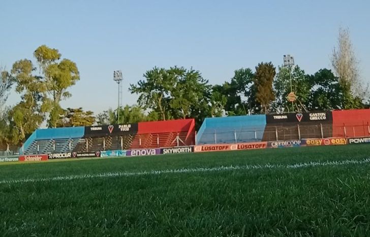 En Adrogué esperan al nuevo técnico.