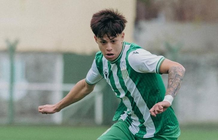 Sebastián Galeano tiene 16 años y ya debutó en la Reserva de Banfield.