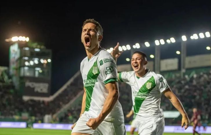 ¿Seguirá en Banfield? El delantero Juan Bisanz se encuentra entrenando con la reserva del taladro.