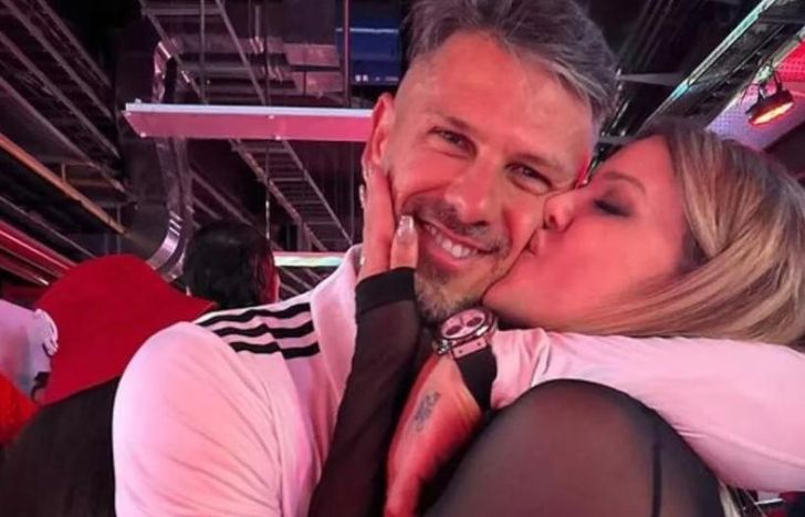 La pareja, de festejo.