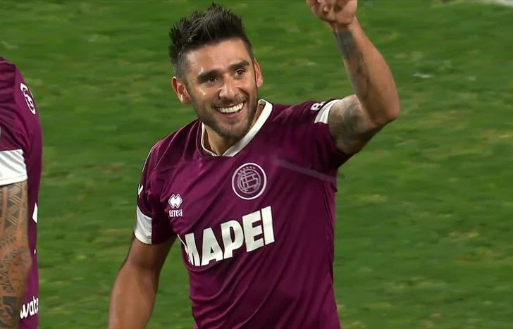 Eduardo Salvio logró su primer título con la camiseta de Lanús.