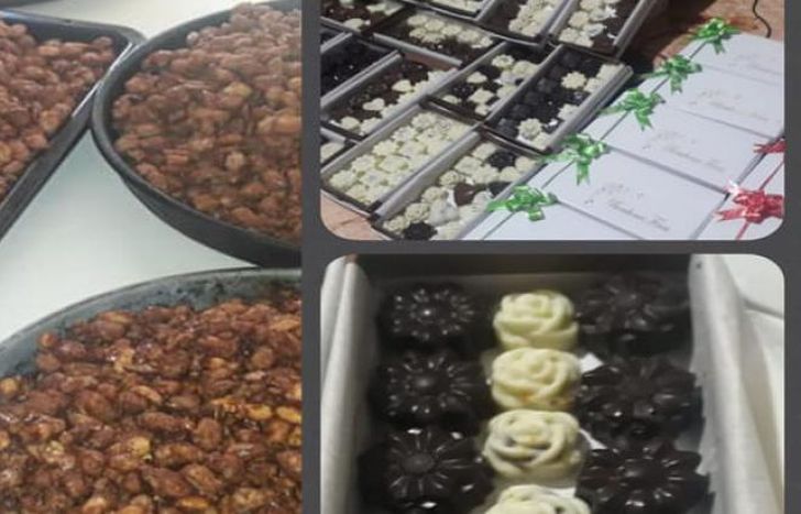 Luis se gana la vida con la venta de garrapiñadas y bombones.