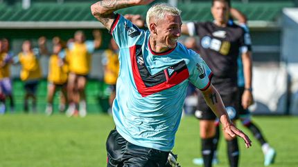 Brown de Adrogué celebró por el golazo de Alan Visco. Brown de Adrogué celebró por el golazo de Alan Visco.