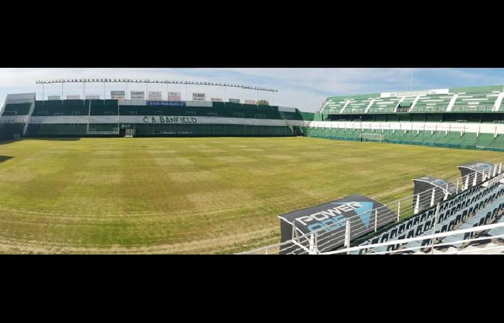 Las tareas se desarrollan en el campo del estadio y en el predio.