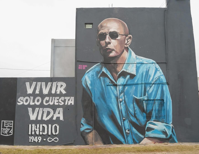 Imprsionante mural en homenaje al Indio Solari.
