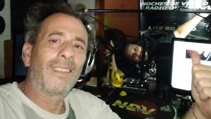 Jaime y Andrea pasan música en vinilo y despiertan recuerdos. Jaime y Andrea pasan música en vinilo y despiertan recuerdos.