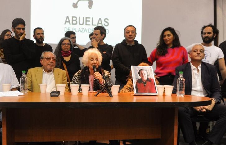 Estela de Carlotto hace el anuncio oficial junto a Miguel y Julio Santucho, hermano y padre del nieto 133.