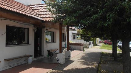 Una de las detenidas causó destrozos también en la Comisaría de Llavallol. Una de las detenidas causó destrozos también en la Comisaría de Llavallol.