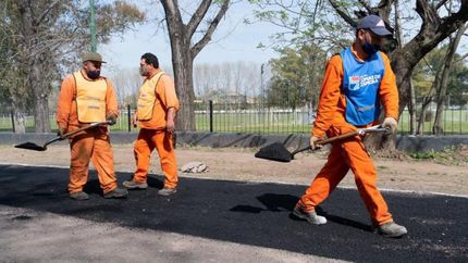 Las cuadrillas mejoraron la superficie de la pista.