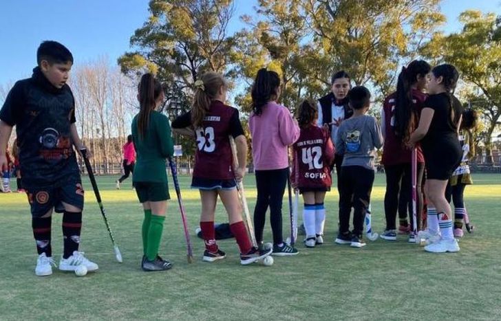 Chicos y chicas de las escuelitas entrenaron en el Parque de Lomas.