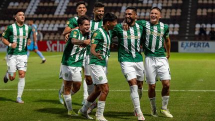 Banfield se lució por Copa Argentina y eliminó a Ciudad de Bolívar