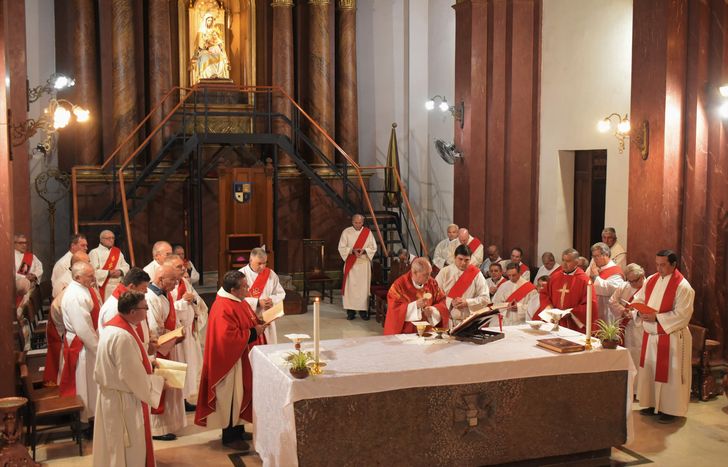 Por Navidad habrá dos misas en la Catedral de Lomas.