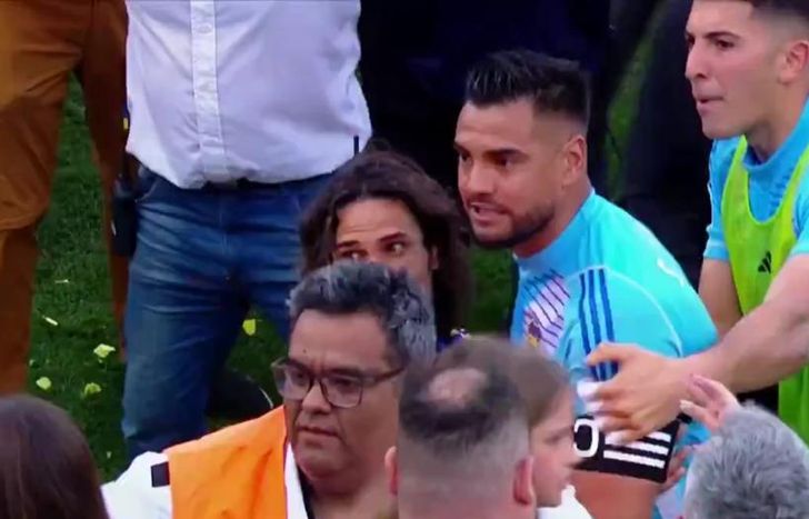 Leandro Brey evitó que Chiquito Romero se peleara con hinchas de Boca tras la derrota con River en el Superclásico.