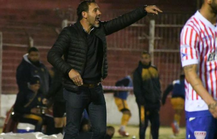 Franchini, muy enojado tras el empate con Dock Sud.