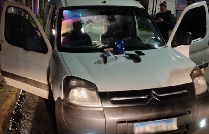 La camioneta en la que iban los sospechosos.