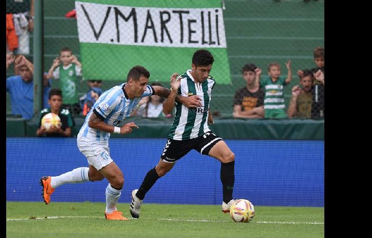 Claudio Bravo volvería al once y con él la línea de cuatro en defensa.