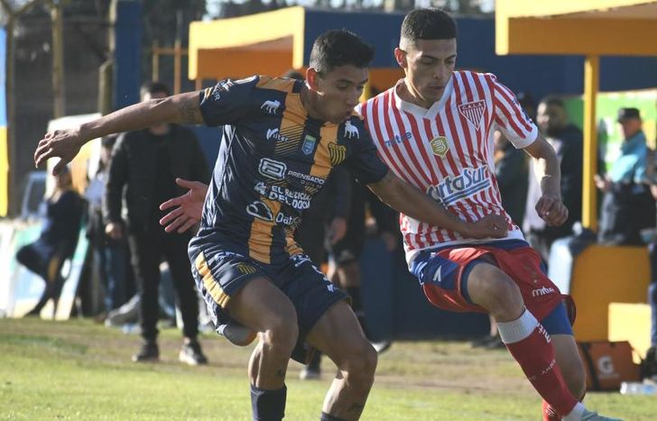 Mucha lucha y poco fútbol en el Docke.