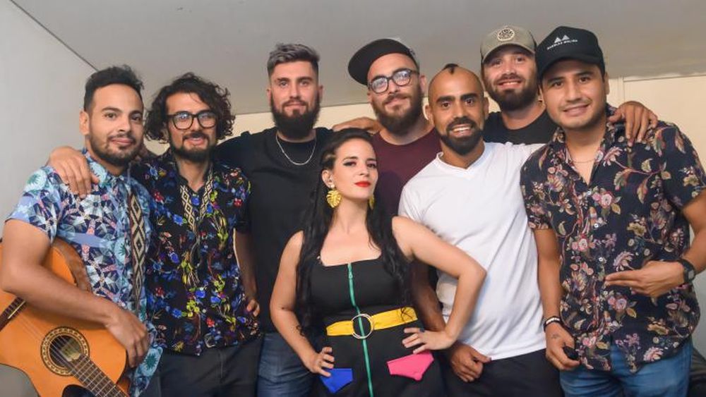 La banda completa.