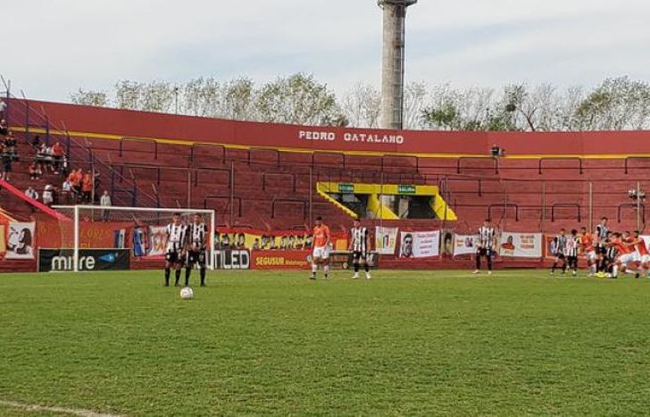 El Porvenir no lo aguantó en el final.
