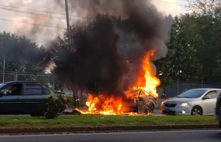 Los testigos registraron el incendio en imágenes.