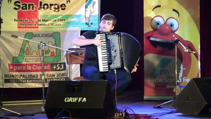 Leandro tocó La Valse à Margaux de Richard Galliano y Fuga y Misterios de Astor Piazzolla.