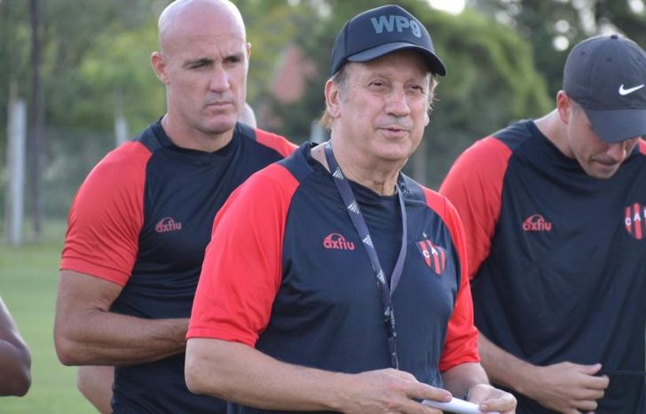 Walter Perazzo anunció su salida de Patronato y este lunes asume en Temperley.