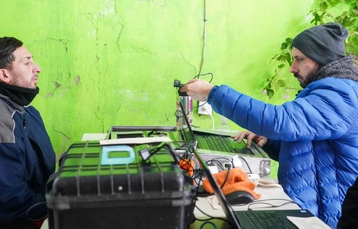 Hay operativos en clubes, iglesias, centros de jubilados y merenderos.