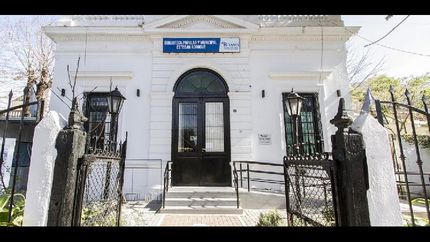 la biblioteca municipal esteban adrogue cumple 102 anos y lo celebra en un contexto muy especial