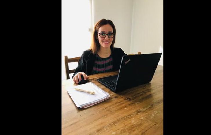 La contadora de 38 años trabaja en una editorial y, además, asesora de forma particular.