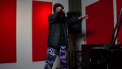 Jazmín quiere brillar y dejar un mensaje con su música.