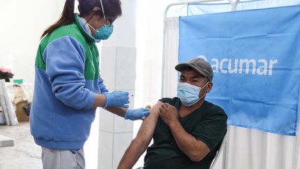 En el barrio Mariscal Sucre aplicaron más de 120 vacunas.