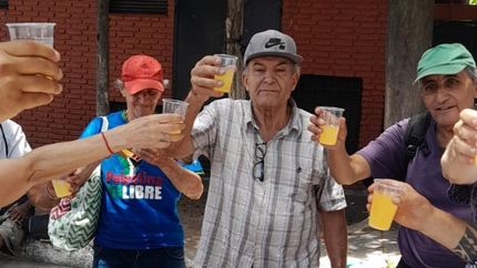 Un brindis por un mejor año.