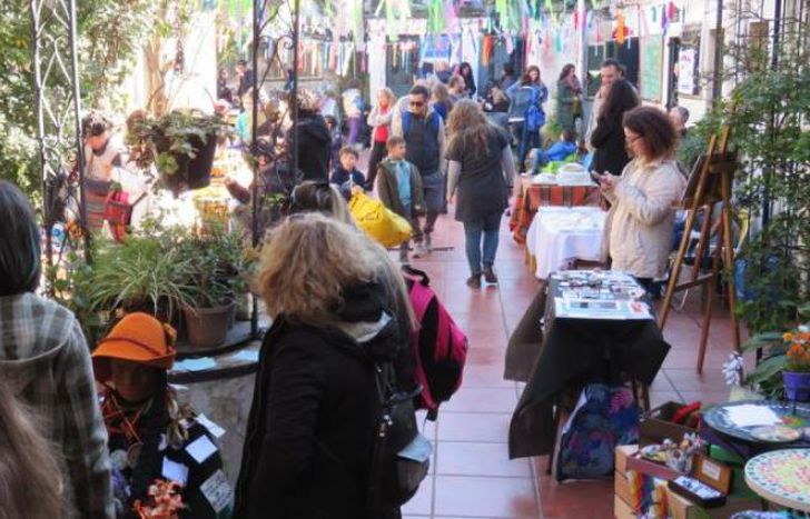 Como siempre habrá más de 30 productoras y música en vivo.