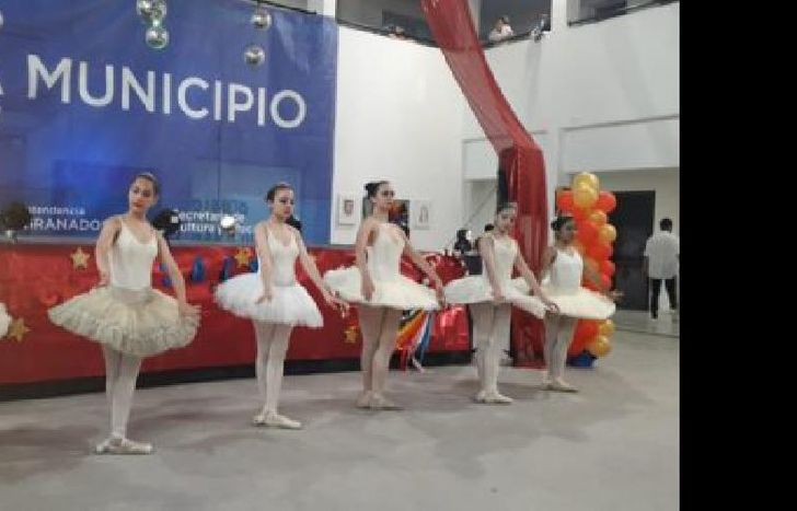 Una e las opciones que brinda el municipio es el taller de danzas clásicas.