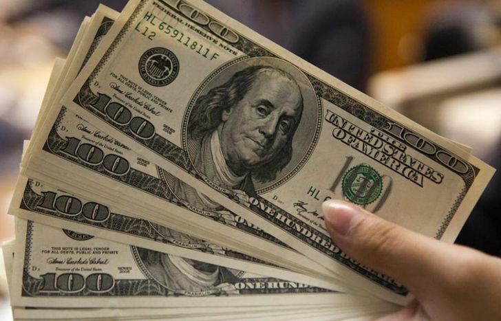 El Gobierno comenzó a vender divisas en la semana previa a las elecciones.