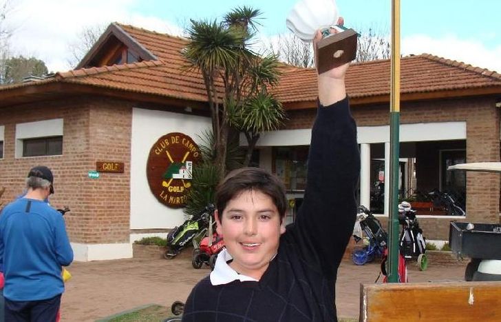 Benjamín logró el título en La Martona Club de Golf, tras más de cuatro horas de competencia.