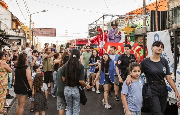 Los Reyes Magos alegraron a cientos de vecinos de San José.
