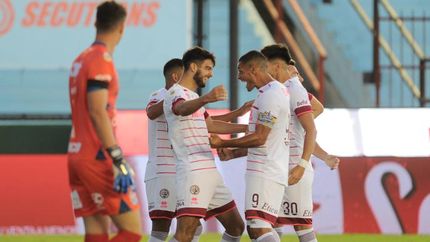 José López marcó el primero en Sarandí. José López marcó el primero en Sarandí.