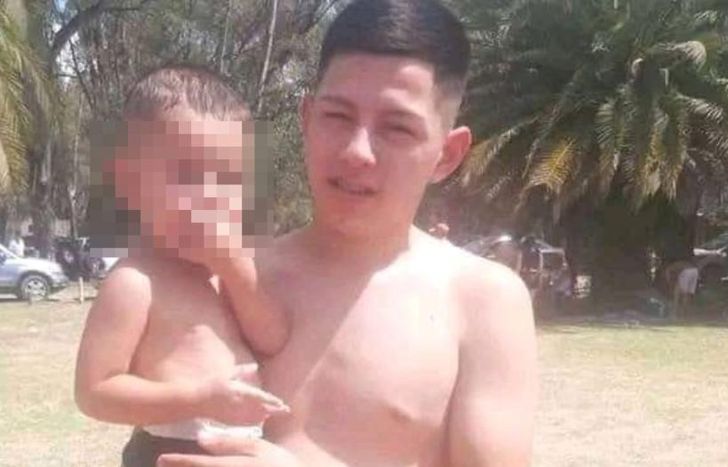 La víctima fue asesinada en frente de su casa.