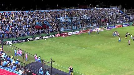 La hinchada de Temperley copando Sarandí. La hinchada de Temperley copando Sarandí.