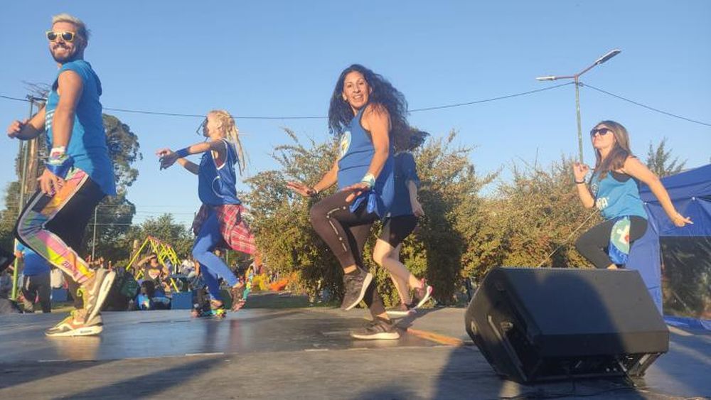 Más de 15 instructores de zumba se unieron a la causa.
