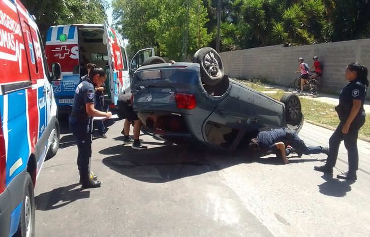 Así quedó el auto tras el violento choque en Garibaldi.