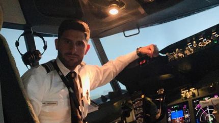 Con el libro, Diego desea ayudar a los que quieran ser pilotos.