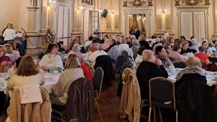Cada año se llena el salón dorado de la Sociedad Italiana para ayudar a que Lalcec siga cumpliendo su tarea.